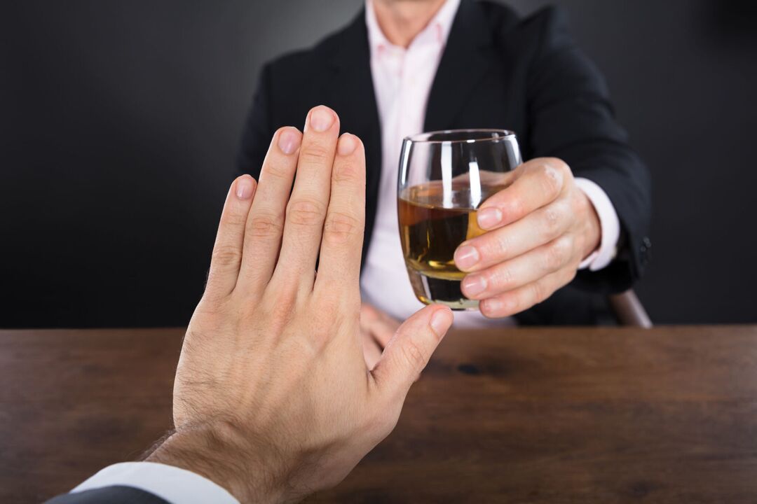 Un trattamento completo per l'alcolismo ti aiuterà a smettere di bere per sempre